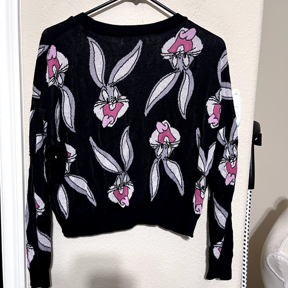 Warner Bros Bugs Bunny Sweater Divided H&M Size M all over print cropped **Flaw - Picture 5 of 7